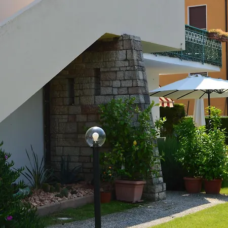 Il Sole E La Luna In Garda (Verona)