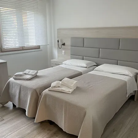 Il Sole E La Luna In Garda (Verona)