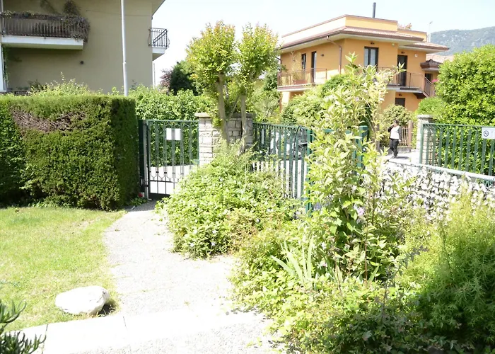 فندق مبيت وإفطار Il Sole E La Luna In غارْدا