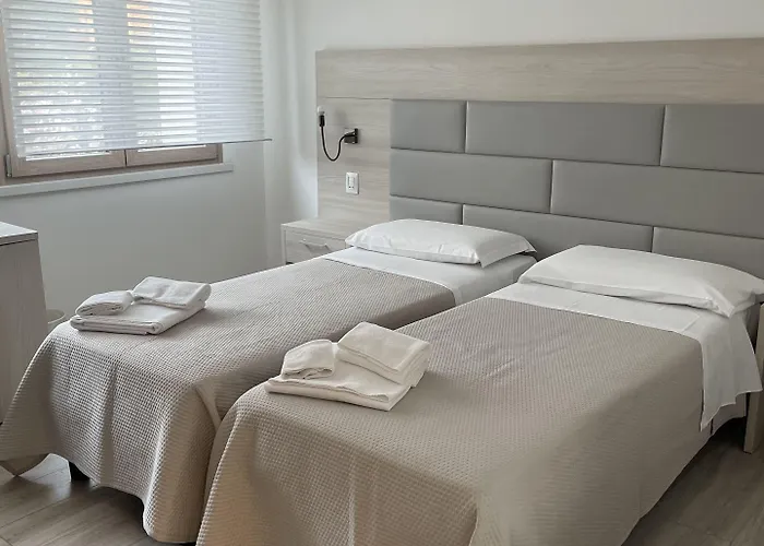 Il Sole E La Luna In غارْدا