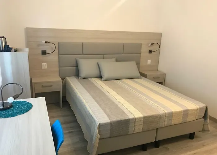 Il Sole E La Luna In فندق مبيت وإفطار غارْدا